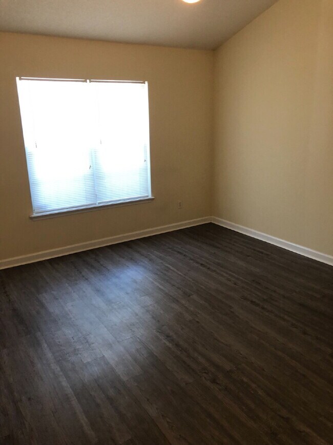 Foto del edificio - Upgraded 2 bed/ 2 bath