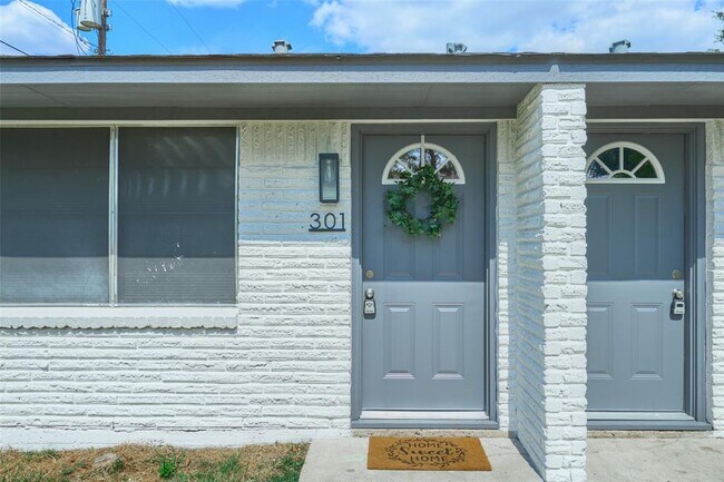 Building Photo - 301 S Magnolia St