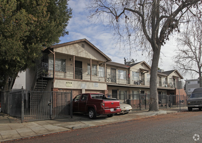 Foto del edificio - Ashbrook Court Apartments