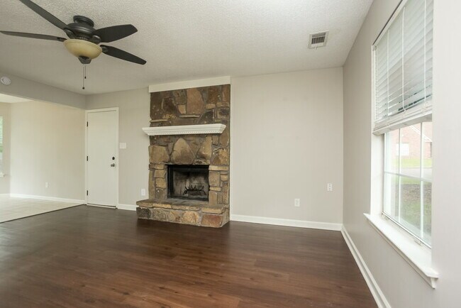 Foto del edificio - 1271 Breezy Gate Dr