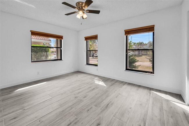 Building Photo - 7619 Silver Woods Ct