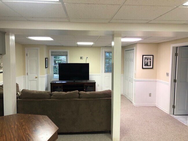 Foto del edificio - 100 Laurelwood Dr