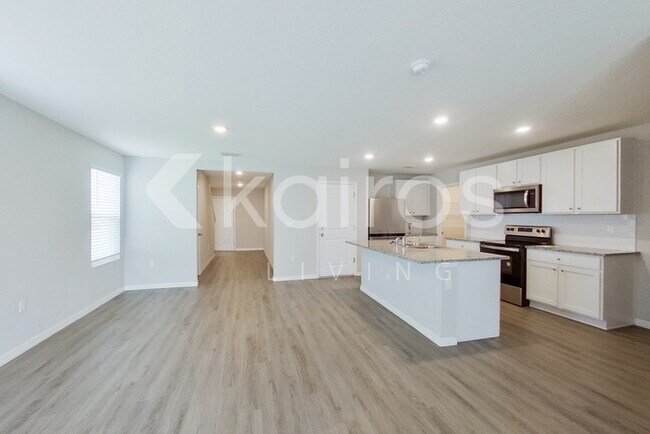 Building Photo - 8578 SW 44th Ct