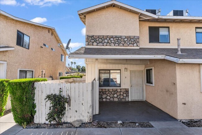 Foto del edificio - Spacious 2-Bedroom Townhome in Hesperia, CA!