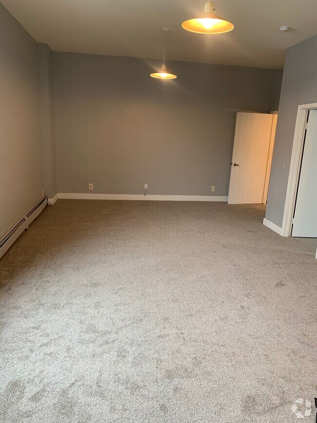 Triangle Apartments under 400 Buffalo, NY 1 Rentals