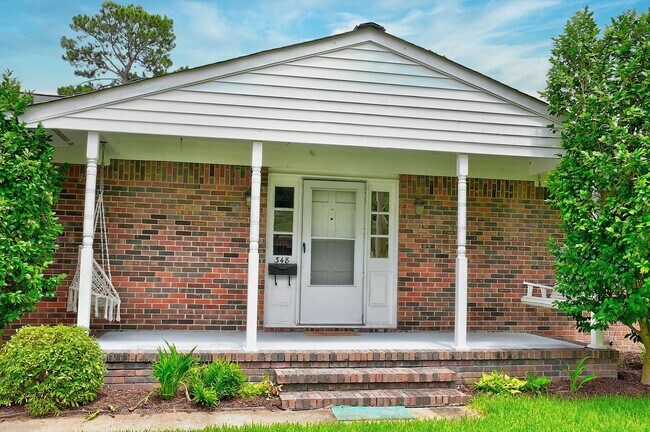 Foto del edificio - FOR RENT -  BRICK RANCH