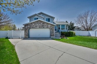 Building Photo - 1045 W Rnch Pk Dr
