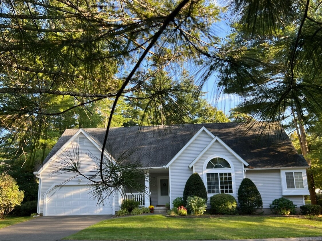 Photo - 28 Edgewood Ct (Simsbury, CT)