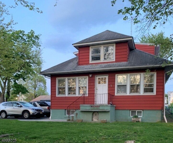 Primary Photo - 9 Willow Way