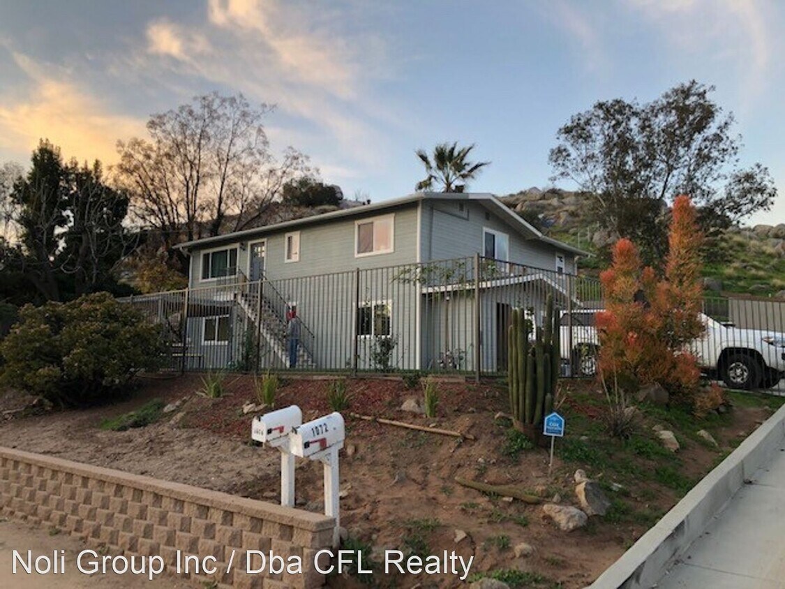 Foto principal - 3 br, 2 bath House - 1074 Sumner Ave