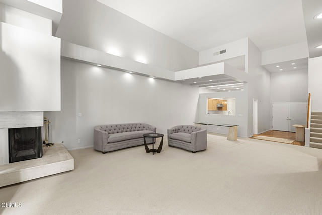Foto del edificio - 1520 S Beverly Glen Blvd