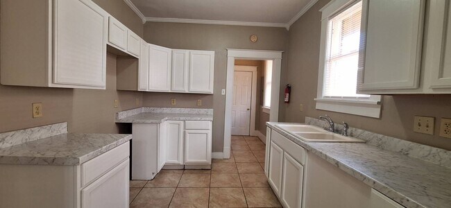 Foto del edificio - Newly Renovated Home | Vollintine-Evergreen Area -1st Month's Rent Free