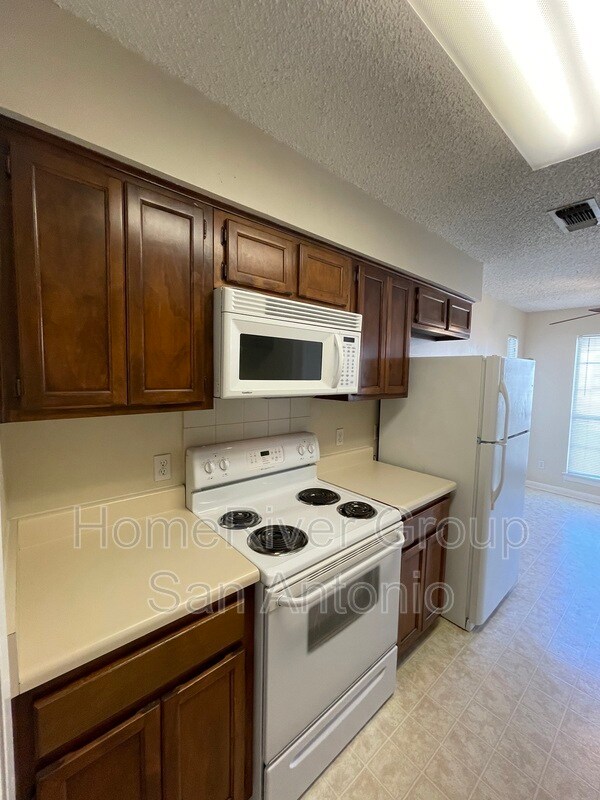Building Photo - 2255 Thousand Oaks Dr