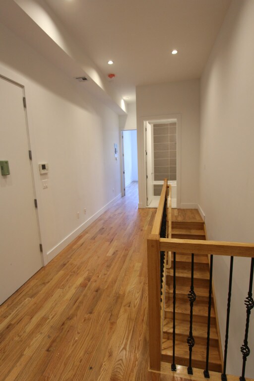 Building Photo - 3461 Vernon Blvd