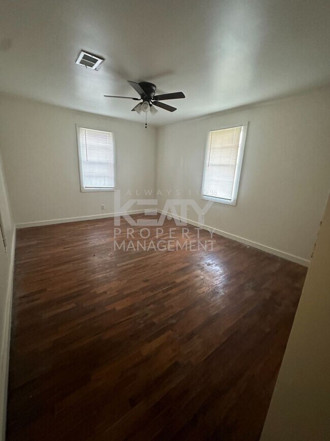 Building Photo - Completed Renovated 3 bedroom rental home ...