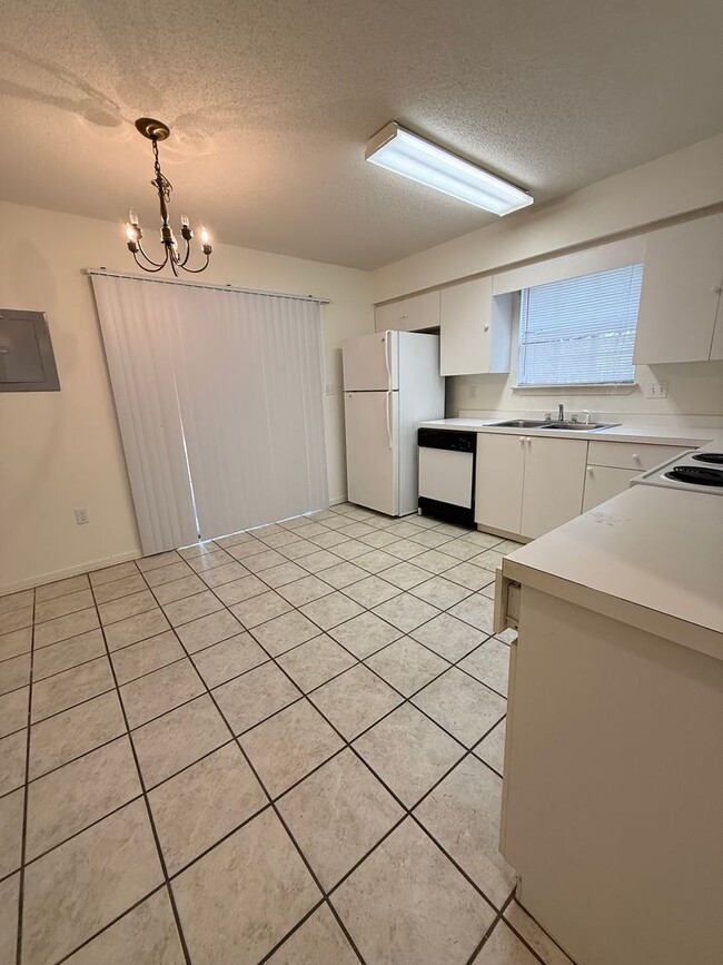 Building Photo - 946 Rachel Dr