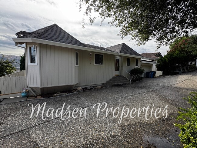 Building Photo - 6367 Woodman Dr