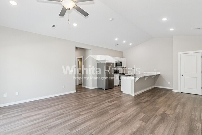 Foto del edificio - Move-In Ready Duplex in Bel Aire!