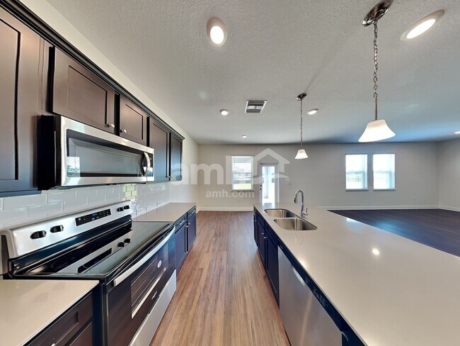 Building Photo - 14609 Cedar Ml Dr