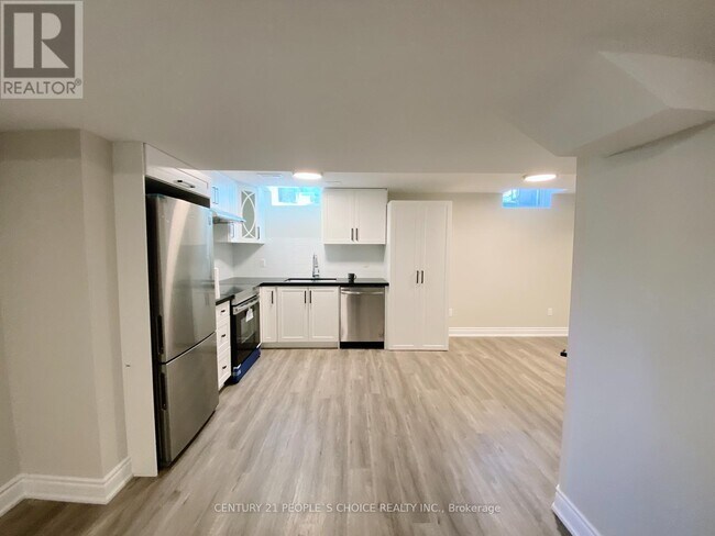 Building Photo - 922 Silverthorn Mill Ave