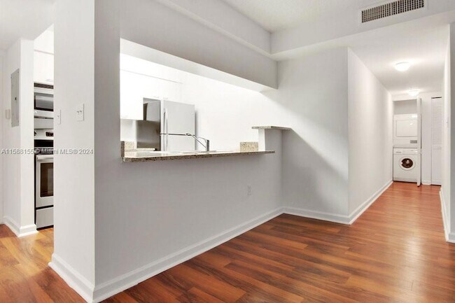 Building Photo - 1756 N Bayshore Drive Unit 11G