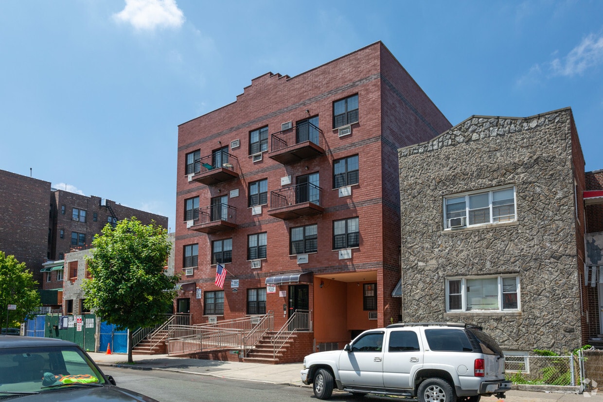 Primary Photo - 2547 Cruger Ave