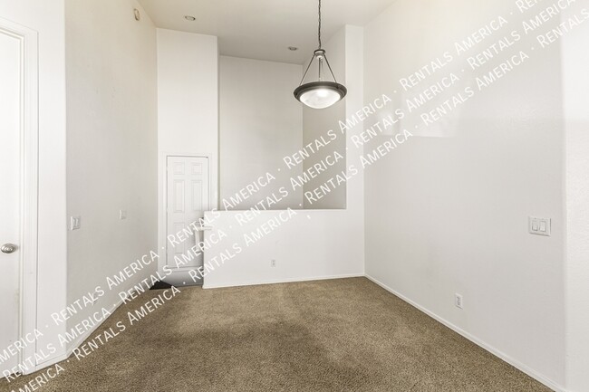 Building Photo - 7550 E Earll Dr