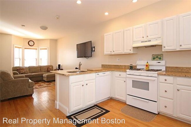Building Photo - 2 br, 1.5 bath House - 7 Brewster St Apt. 1