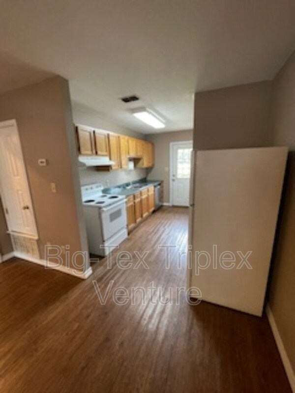 Building Photo - 278 N Pecan St