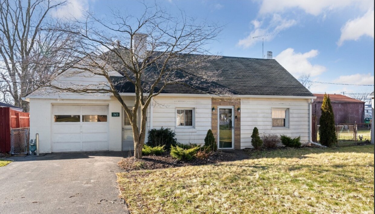 Foto principal - Cute 2 Bed 1 Bath Located by University of...