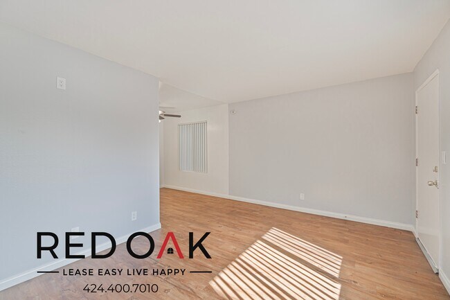 Foto del edificio - Gorgeous One Bedroom with Stunning Floors,...