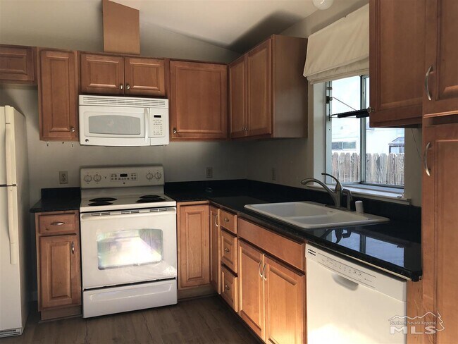 Building Photo - 6266 Chesterfield Ln