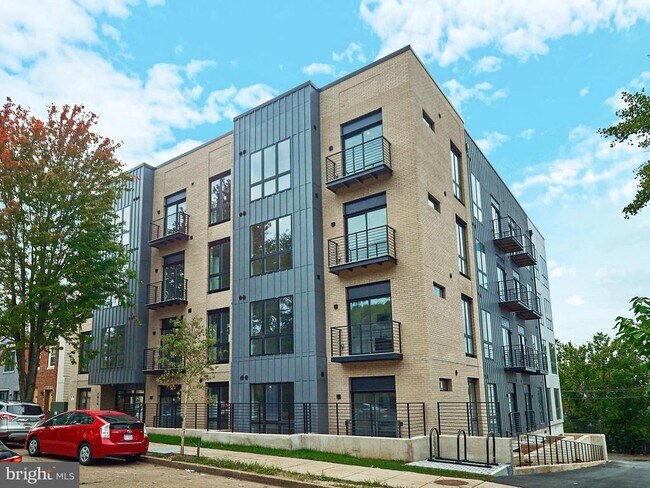Building Photo - 1016 17th Pl NE