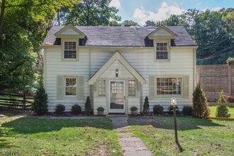 Building Photo - 115 Mountain Ave