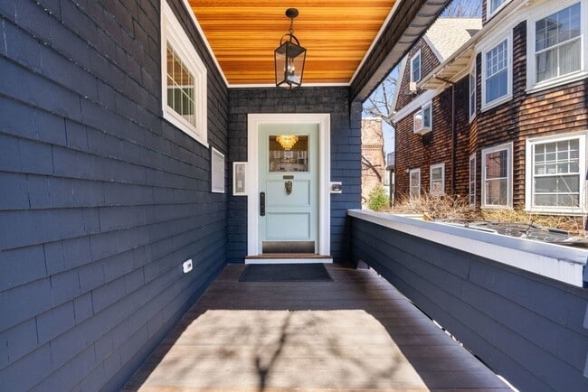 Foto del edificio - 35 Upland Rd