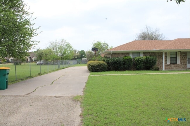 Building Photo - 2226 University Dr