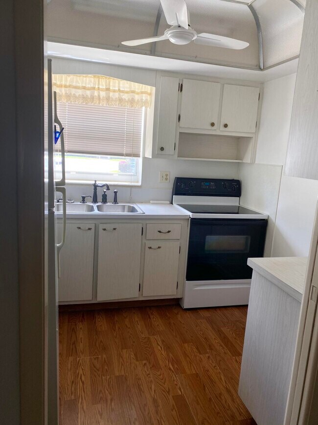 Building Photo - 2803 Crosley Dr W