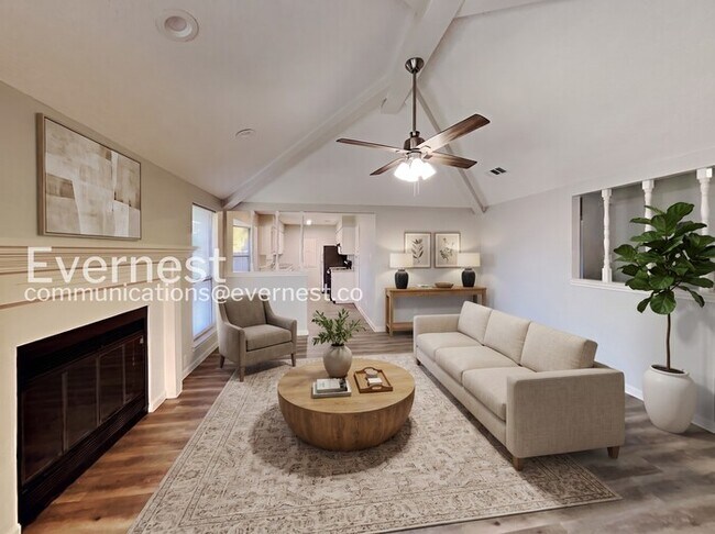 Foto del edificio - Spacious Home with Fenced Yard and Garage! 3 Bed & 2 Bath / Pet-friendly / Coming Soon!