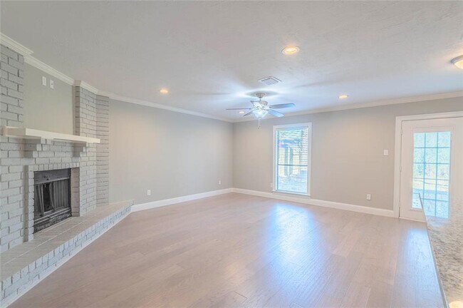 Building Photo - 2847 Canary Ln
