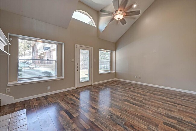 Building Photo - 5515 Strack Rd