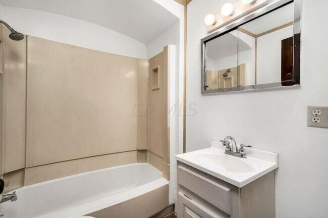 Foto del edificio - 888-890 Studer Ave