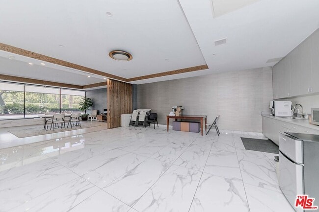 Foto del edificio - 4460 Wilshire Blvd