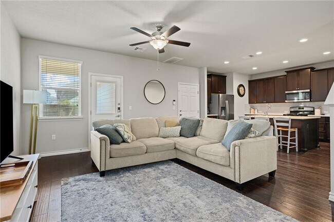 Foto del edificio - 5402 Golden Canary Ln