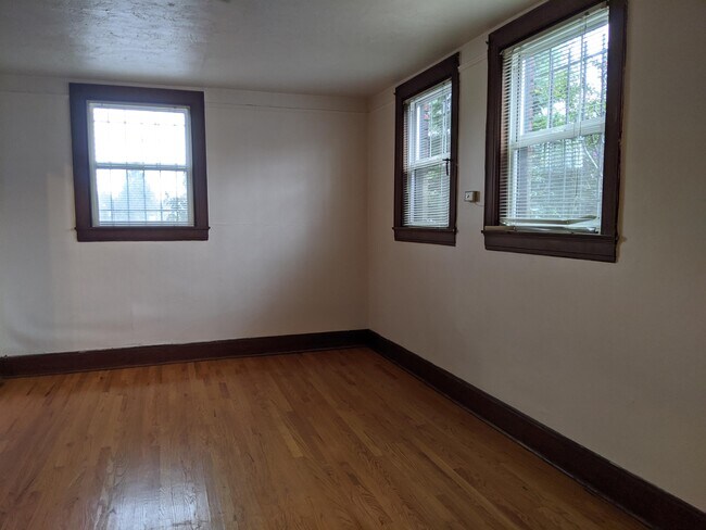 Building Photo - 2403 6th Ave W