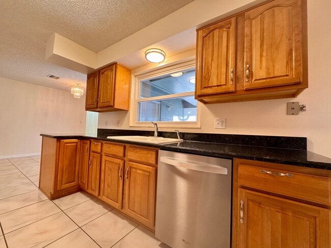 Building Photo - Charming 3 Bed/2 Bath Single Family Home in Winter Park!