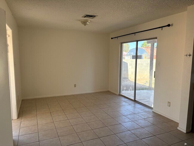 Foto del edificio - 4439 W 16th Pl