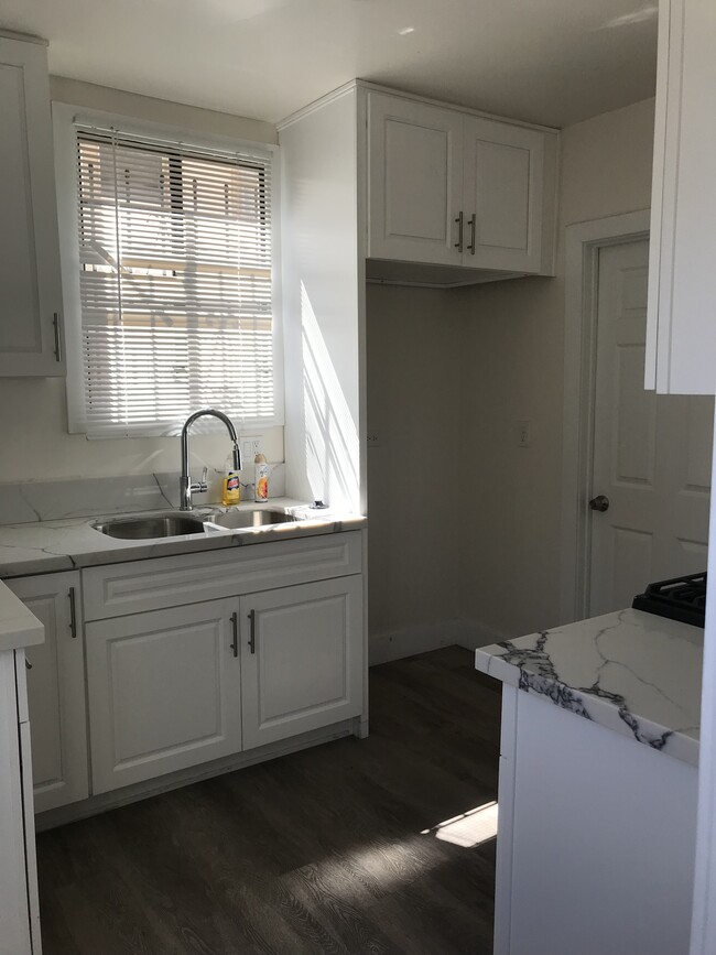 kitchen - 1863 N New Hampshire Ave