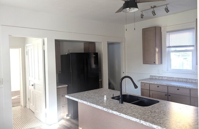 Building Photo - 122 North St