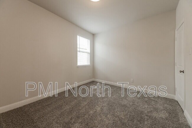 Building Photo - 909 Sicily Blvd