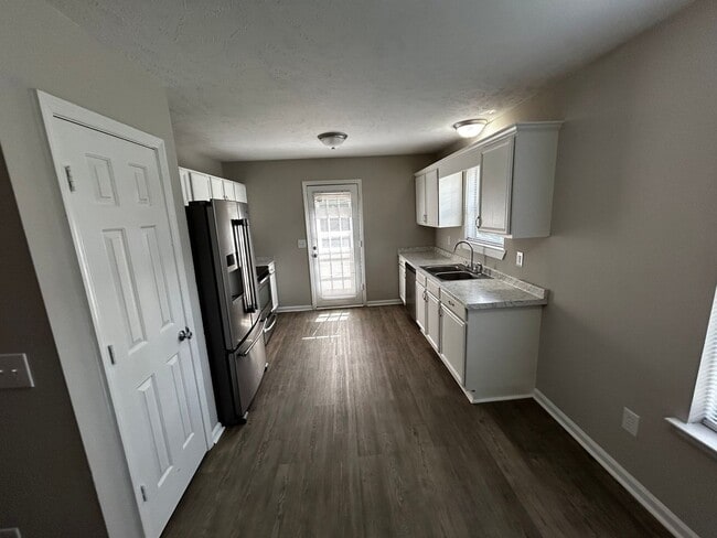 Foto del edificio - Nice ranch 3/2 with garage in Lavergne, Tn Just renovated